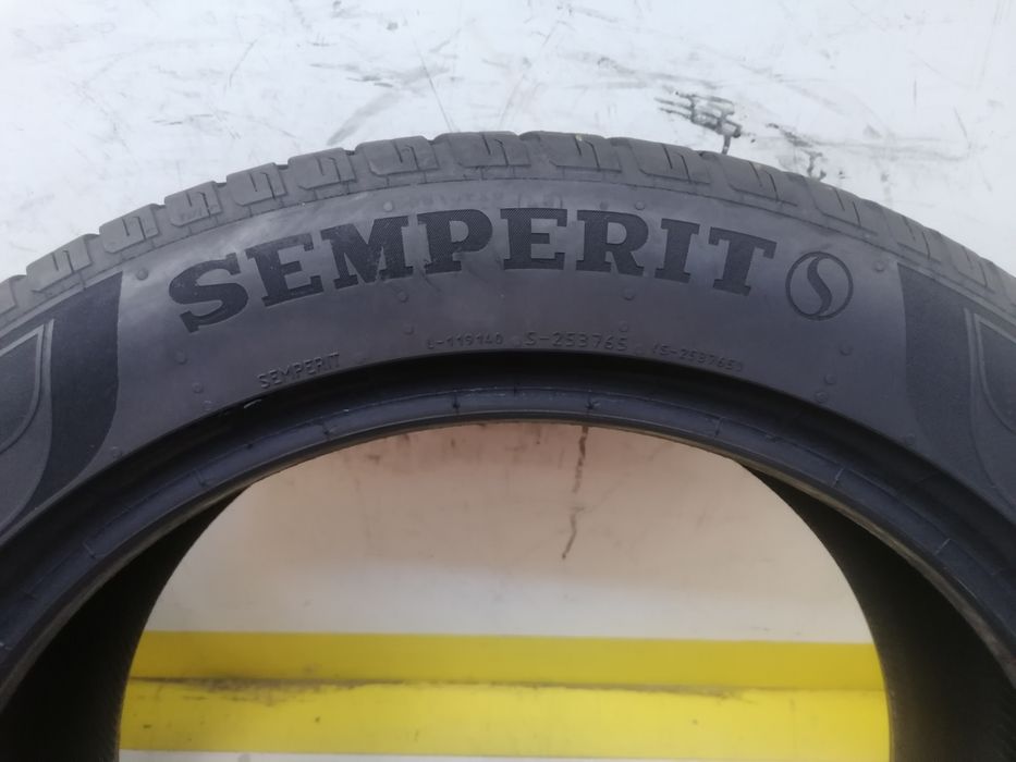 215/50/17 2*Semperit vara 91y dot 1020. 5,,84mm