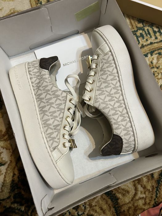 Продаю кроссовки Michael Kors