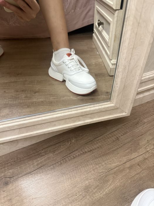 Белые крассовки летние