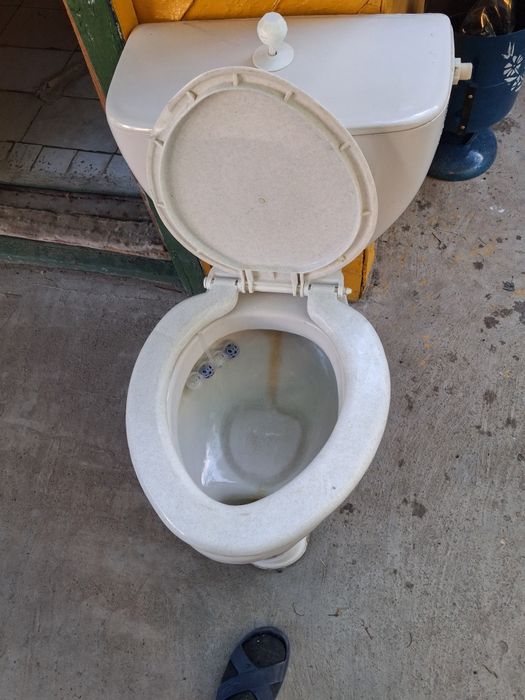 Продам б/у унитаз