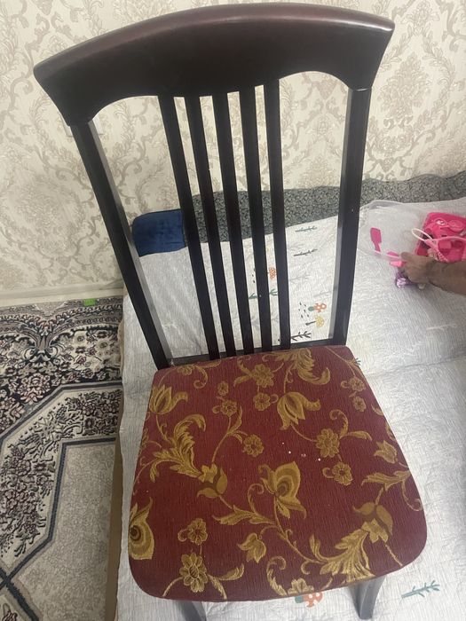 Продаю срочно стулья