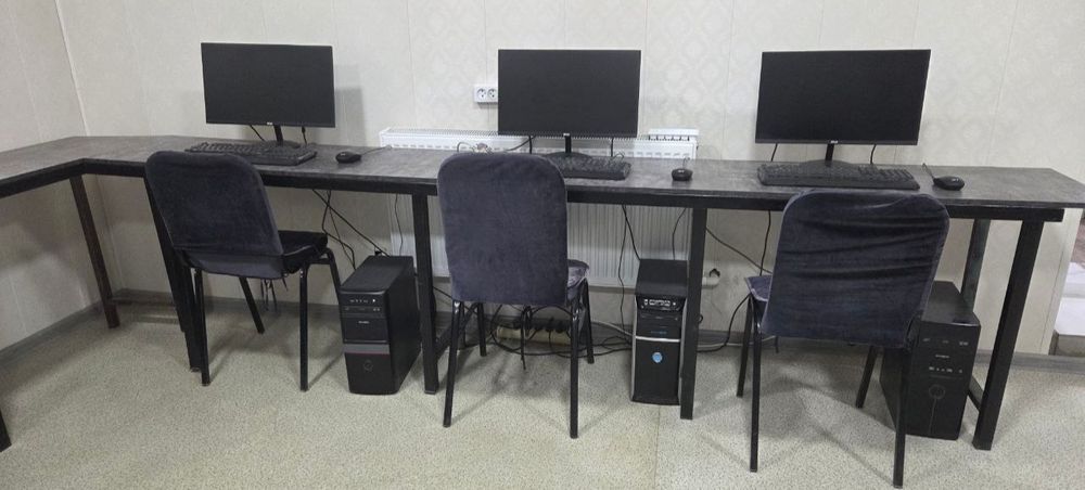 Продаются компьютеры, все столы