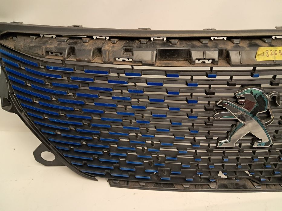 Грил решетка Peugeot 208 Peugeot 2008 2016/24 г