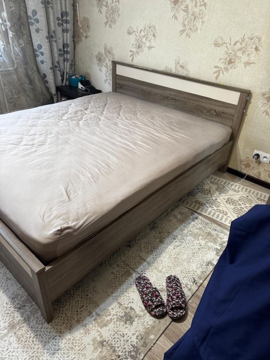 Продам двуспальную  кровать