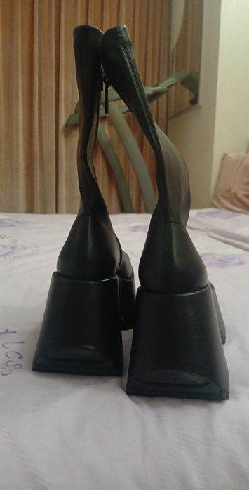 Дамски боти на Паоло Ботичели от естествена кожа. Стилни и качествени!