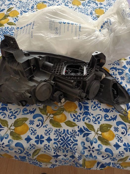 Vând far stânga Renault Kadjar