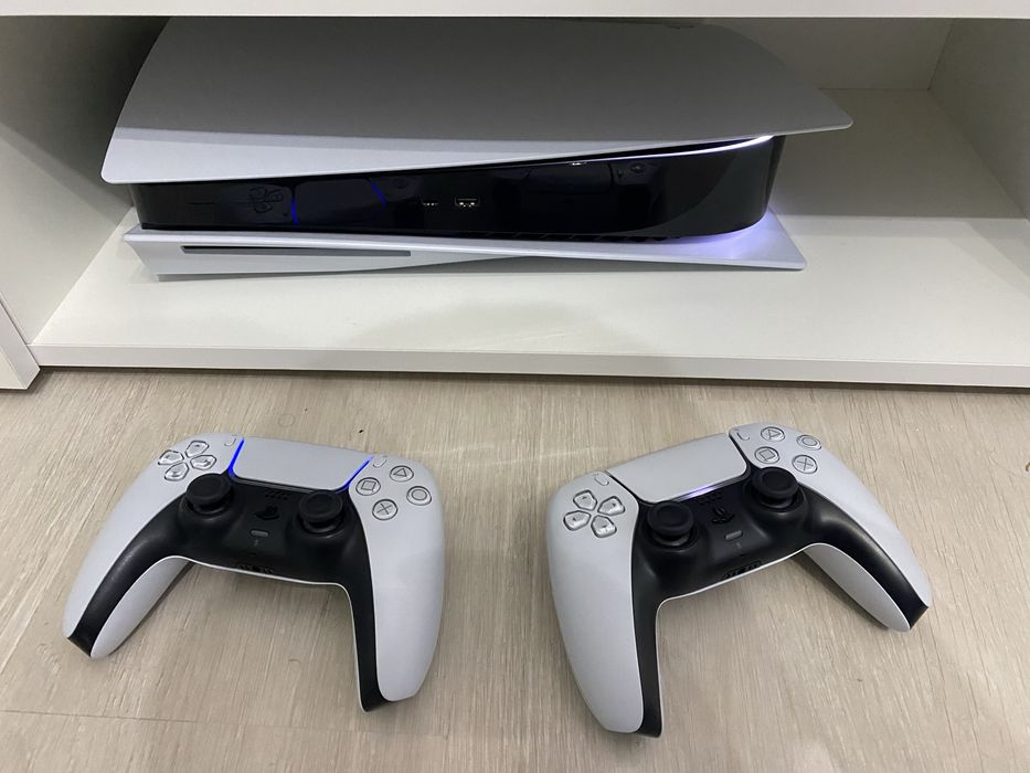 Ps5 cu 2 controllere
