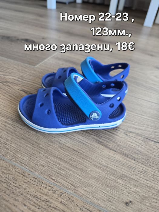 Сандали предимно на Crocs