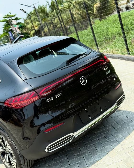 MERCEDES EQE 500 4 matic 0 probeg