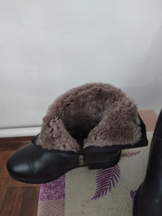 Продам зимние женские сапоги