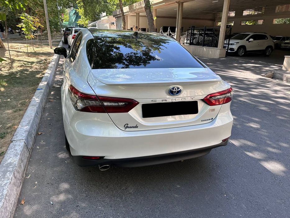 Toyota camry 75 2023 Grande