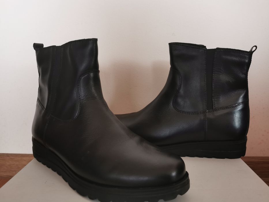 Botine de piele imblanite