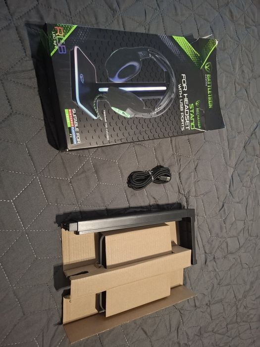 Battletron gaming stand for headset