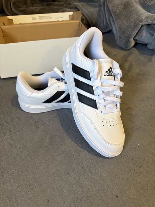 papuci adidas albi