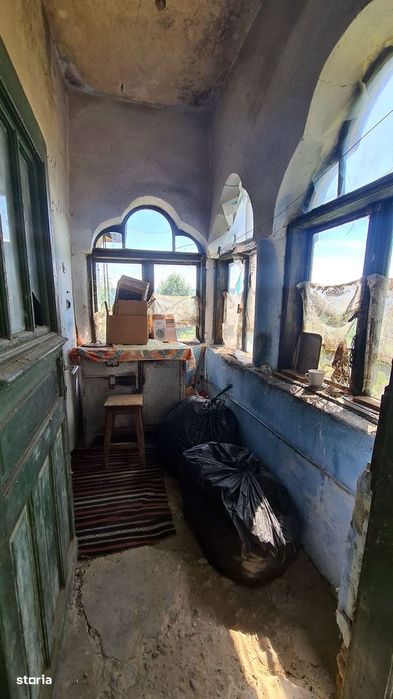 Casă bătrânească de vânzare în comuna Ciofrângeni, județ Argeș.