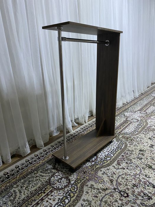 Вешалка напольная для одежды