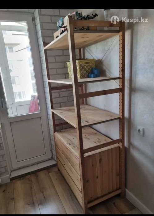 деревяный стеллаж Икеа + подарок люстра Икеа