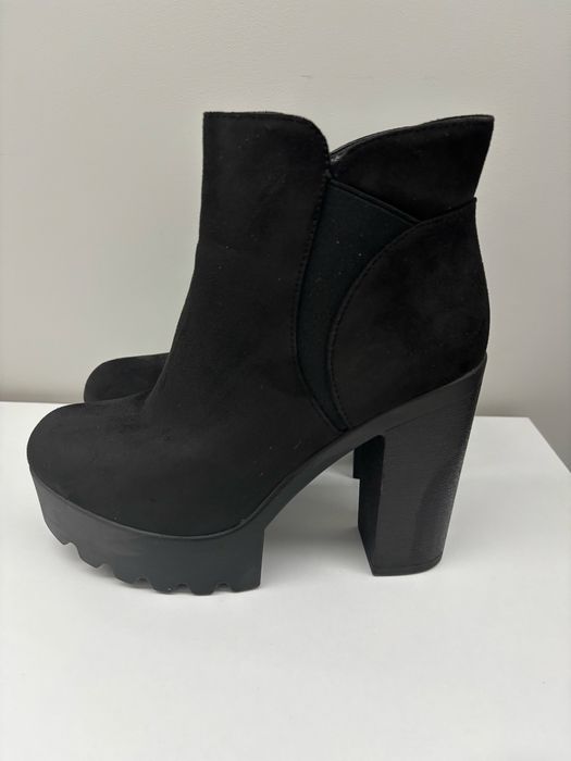 Боте на ток черни