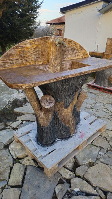 Градински чешми от щампован бетон имитиращи дърво