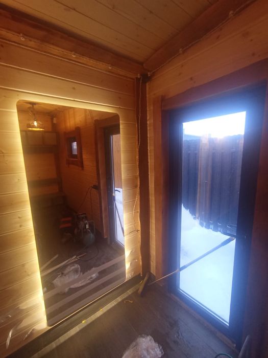 Зеркала с рамками и подсветкой