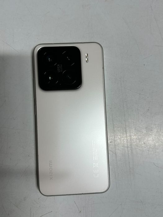 Продам Xiaomi 15 в отличном состоянии.