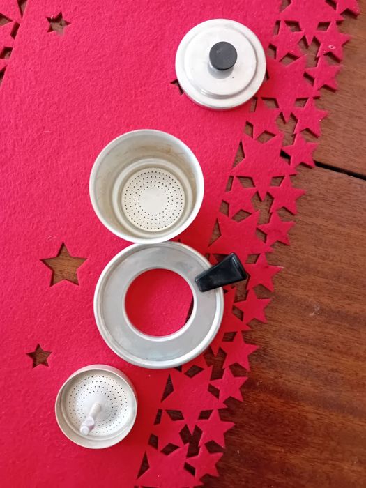 Уред за запарка на кафе или чай