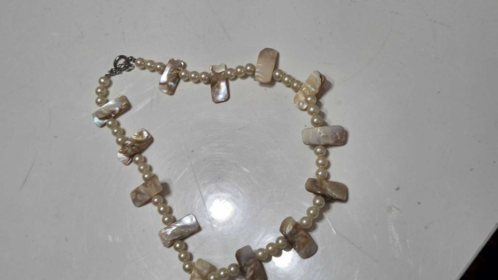 Colier vintage din perle si sidef