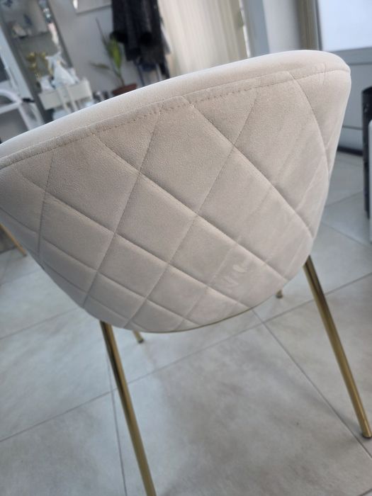 Помощна масичка и трапезен стол