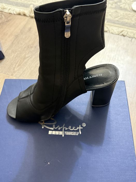 Босоножки кожанные