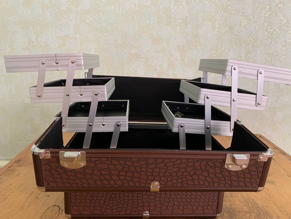 Yengi salon chemodan sotiladi