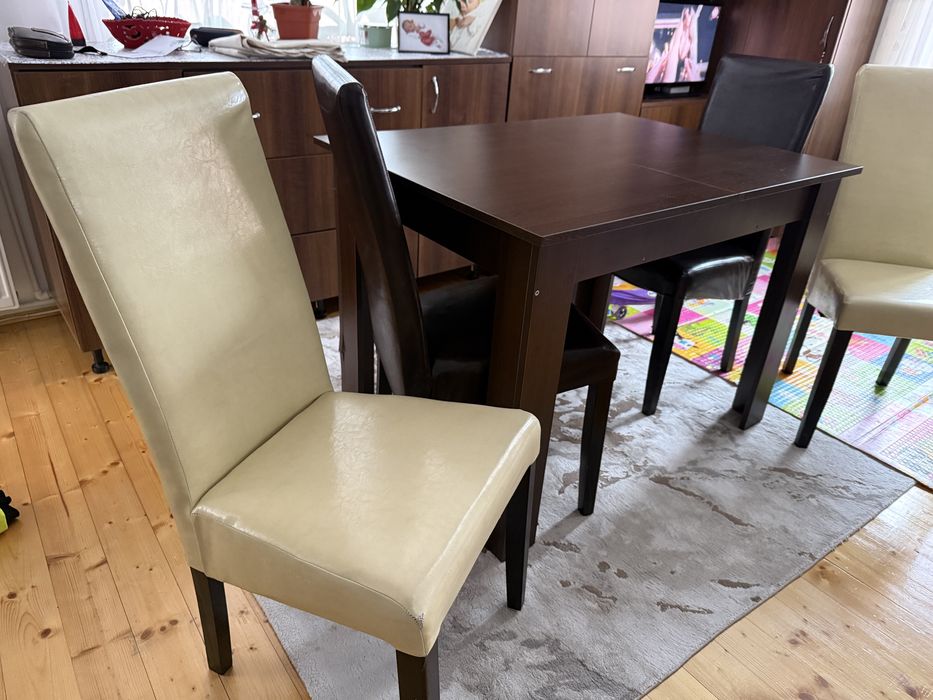 Masa cu 4 scaune extensibila