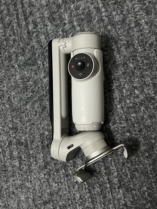 стабилизатор для смартфона insta360 flow pro