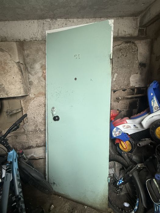 Железный выхадной дверь