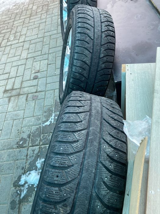 Продам шины с дисками 16 и 17