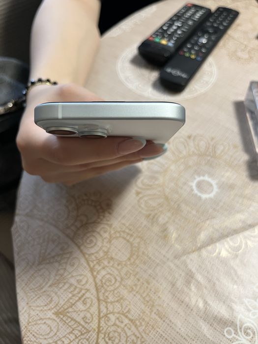 Iphone 15 128GB.