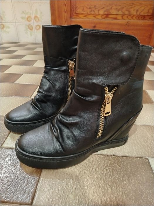 Дамски ботуши черни, номер 38