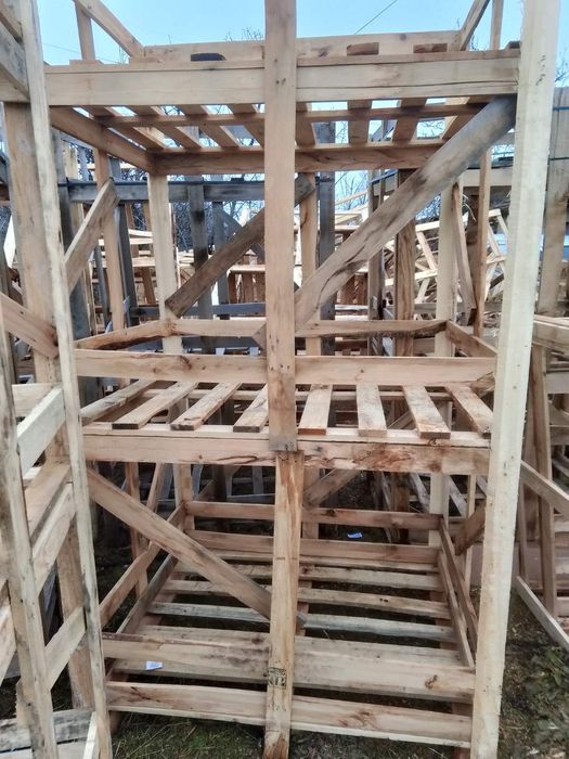 Стилажи дървени.