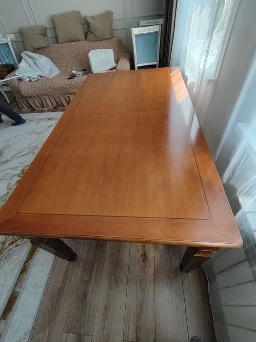 Продам большой стол из дерева