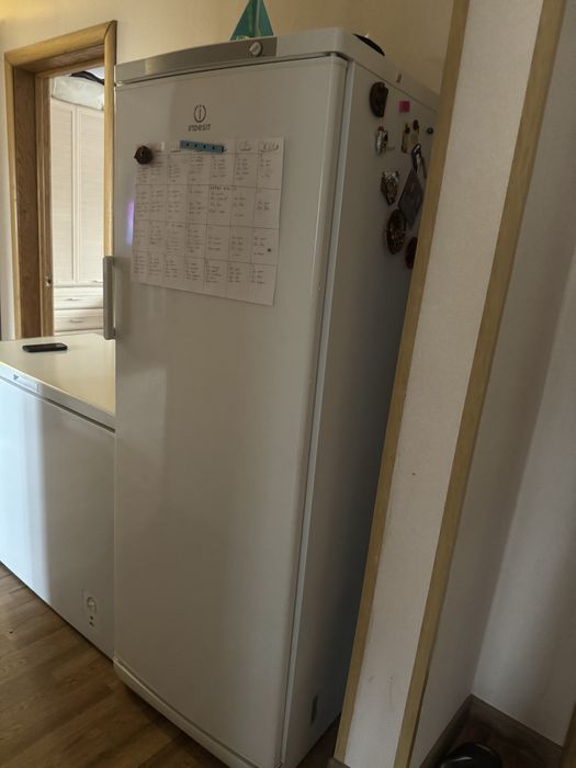 Морозильник вертикальный Indesit