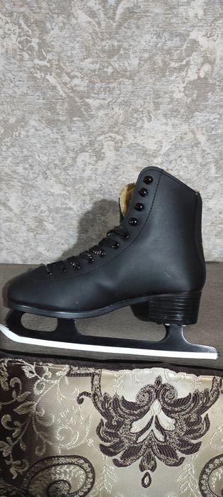 Фигурные коньки женские