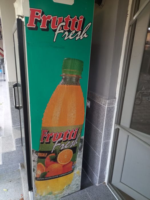 Vitrina frigorifica în stare perfecta de functionare