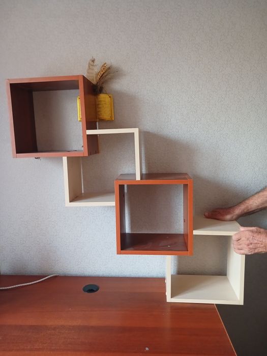 продам полочку для книг и фото