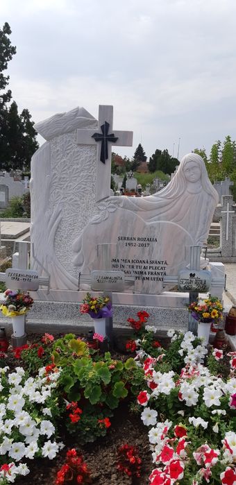 Reducere de preț la monumente funerare,cruci marmură