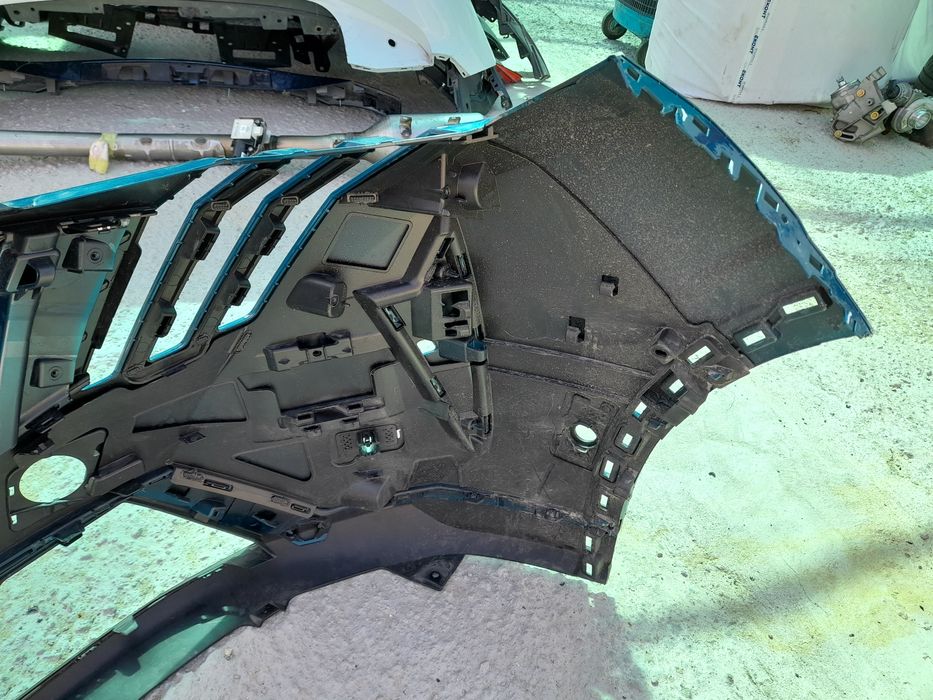 Броня грил решетка 2бр   пежо 3008 Е 2024г  Peugeot 3008 E