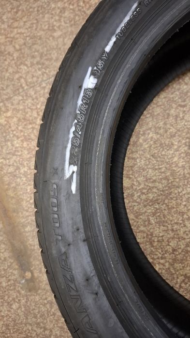 Единична лятна гума  Bridgestone 225 45 18