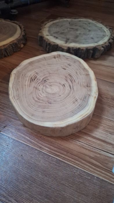 Спилы и столешницы карагача