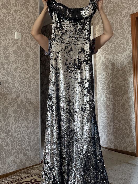 Платье с поеткой очень красивое