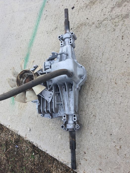 Cutie hydro tractoras gazon punte viteze grup spate.
Se potrivește pe