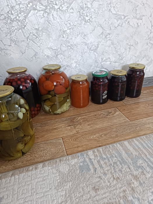 Соленье и варенье продается домашнее обращайтесь не дорого