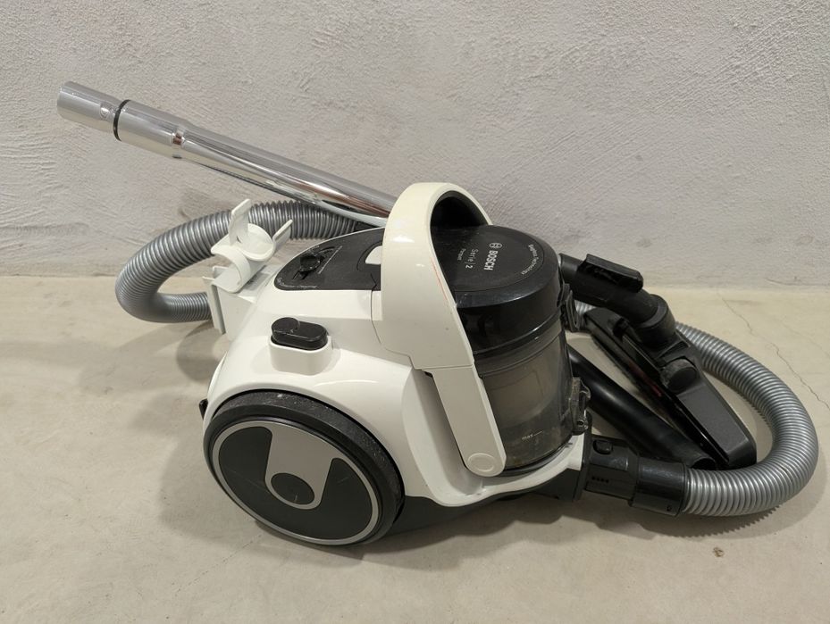 Прахосмукачка без торба Bosch BGS05A222